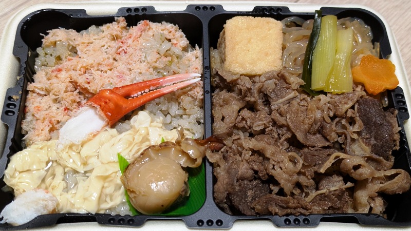あっちっちかにめしとすきやき弁当（開けてみた）｜淡路屋 ラゾーナ川崎プラザ店