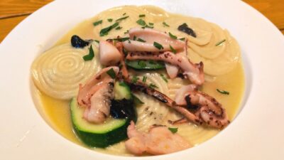 自家製パスタコルツェッティ~ズッキーニとイカスミソース~｜Caliner