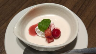 北海道産ハスカップのパンナコッタ｜弥助の奥
