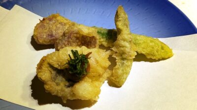 天麩羅旬野菜2種・旬魚1種｜弥助の奥