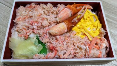 かに大盛り丼(開けてみた)|蟹料理専門店 かに橋