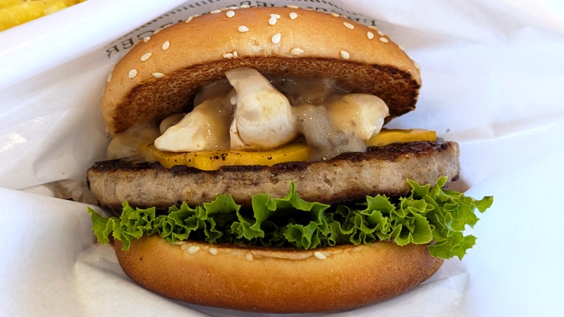 マッシュルームチーズバーガーポルチーニクリームソース|フレッシュネスバーガー 新川崎スクエア店