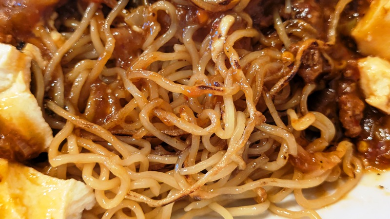 麻婆焼きそばの麺|萬福飯店